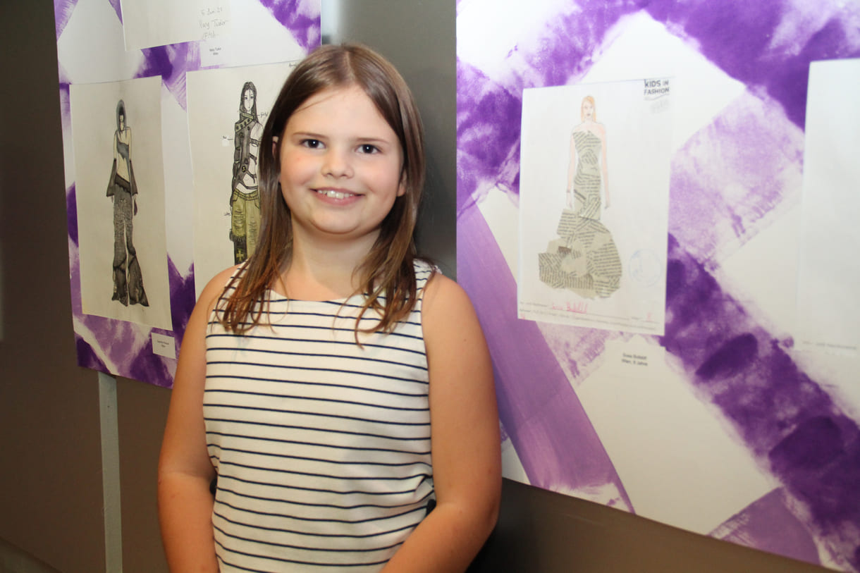 Svea Bofeldt wollte schon lange mit Zeitungen ein Kleid gestalten