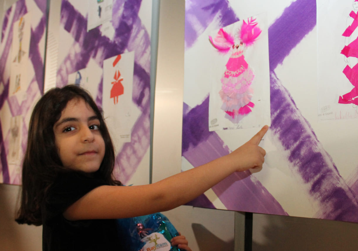 Sara Lale präsentiert ihren Entwurf