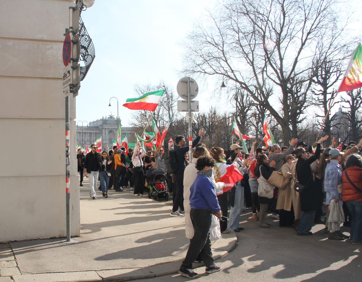 Freudige Iran-Demosntrant:innen