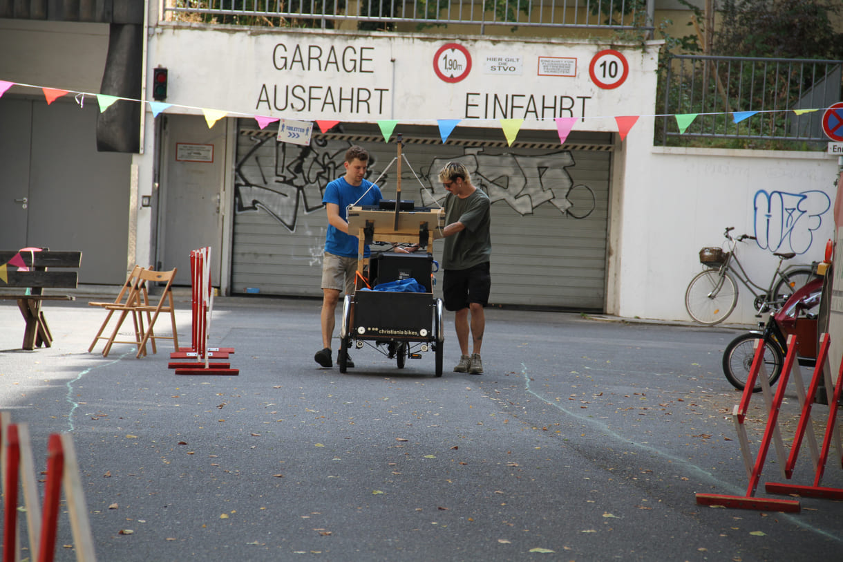 Komplettes DJ-Equipement per Lastenfahrrad