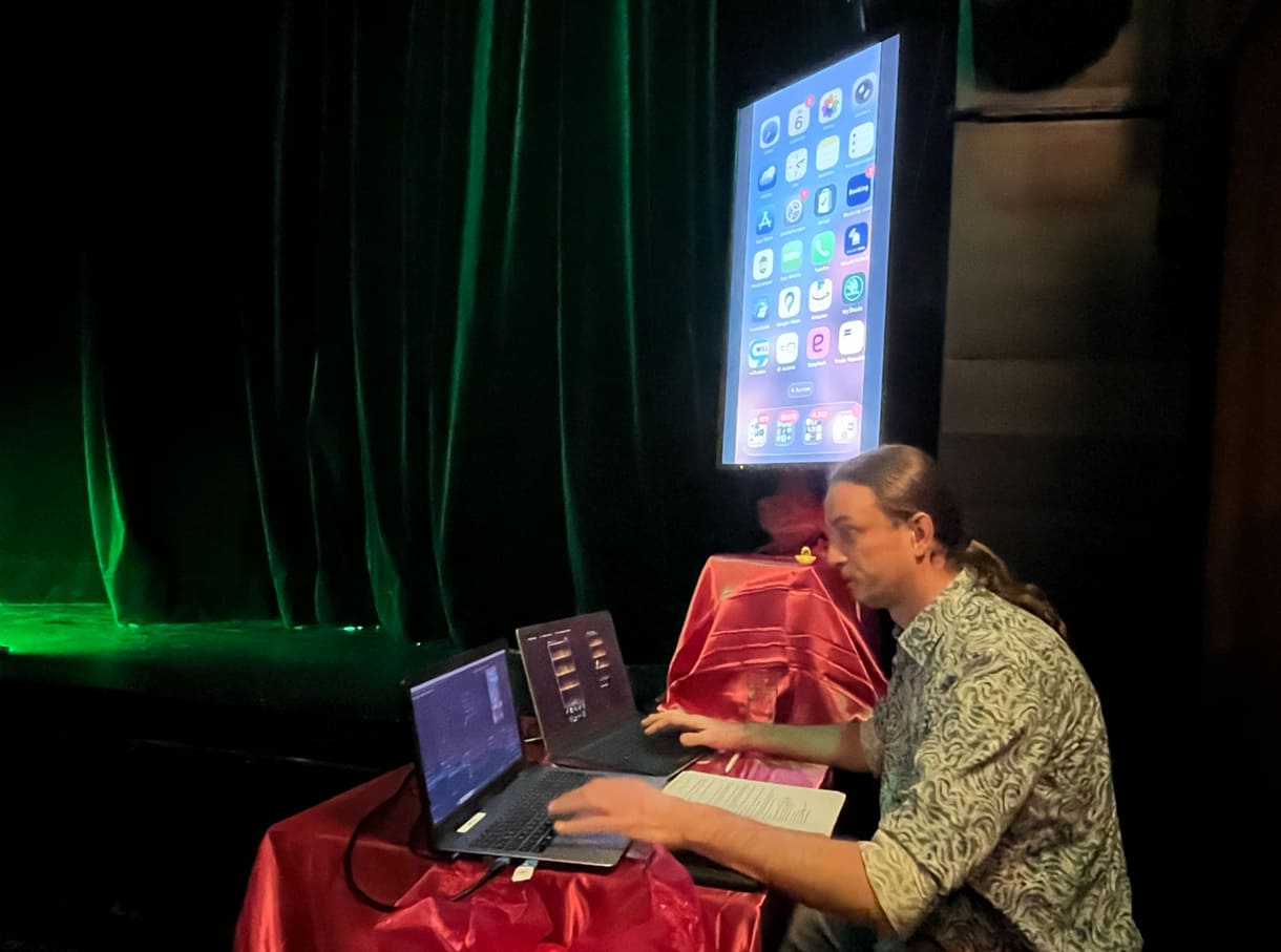 Von hier werden die Live-Videos sowie Bildanimationen gesteuert, an den 