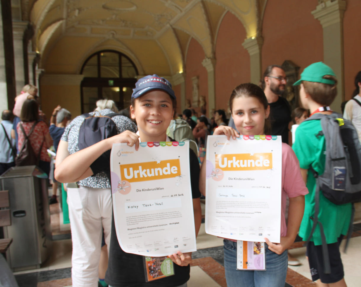 Mehrfache Absolvent:innen der Kinderuni: Koray Taus-Yeşil und Soraya Taus-Yeşil