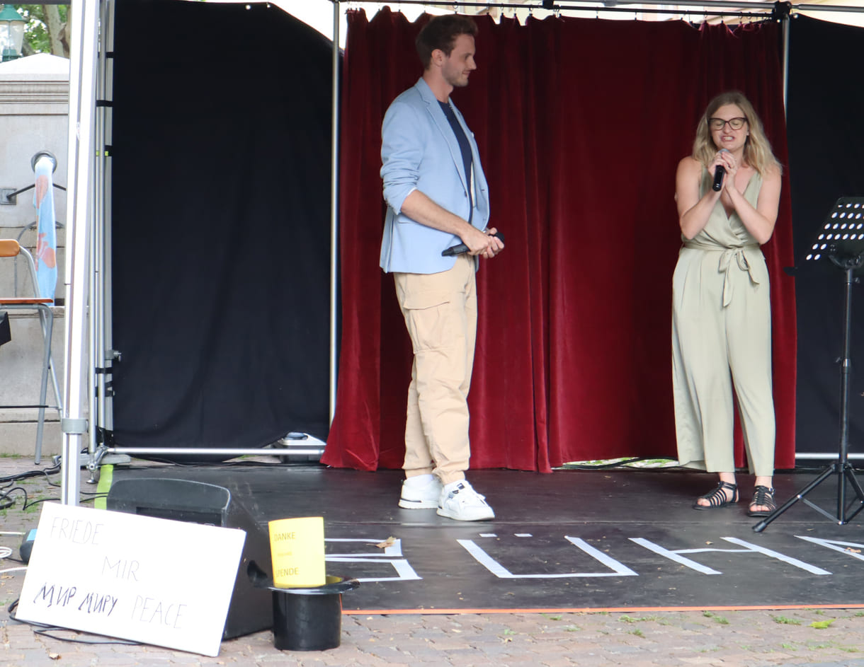 Jakob Pinter und Rebecca Richter sangen teils im Duett und teils Solo