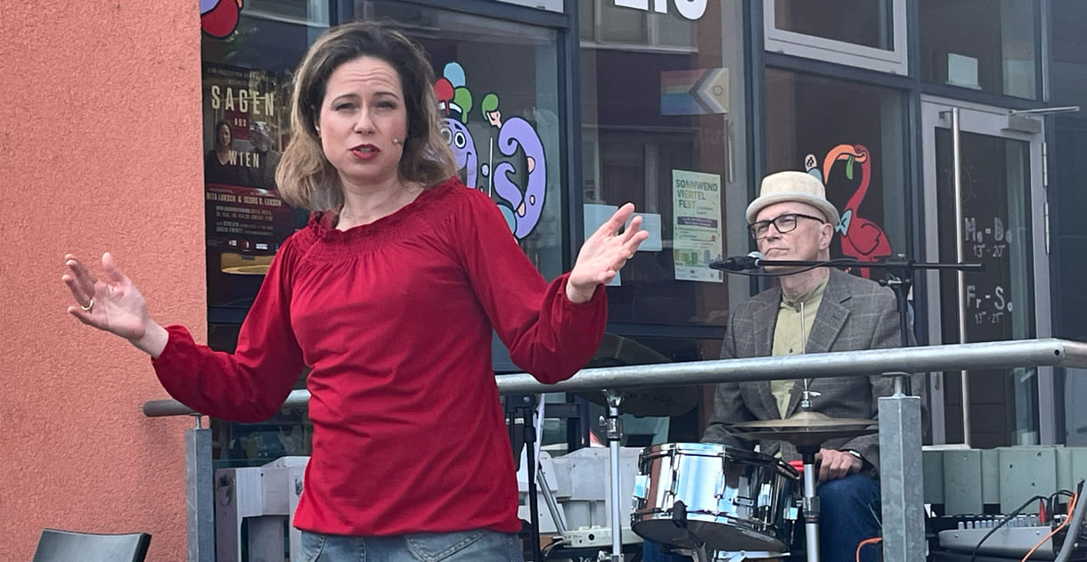 Rita Luksch erzählt lebendig Sagen aus wien, Georg O. Luksch untermalt atmosphärisch mit Musik