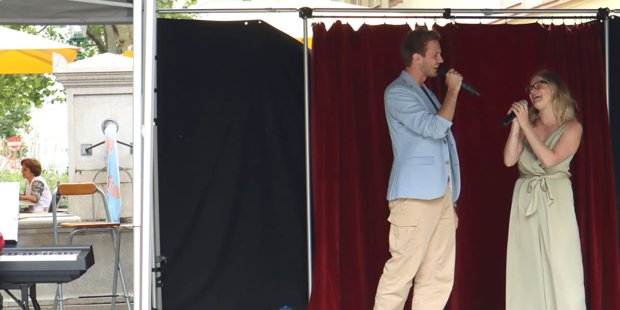 Jakob Pinter und Rebecca Richter sangen teils im Duett und teils Solo