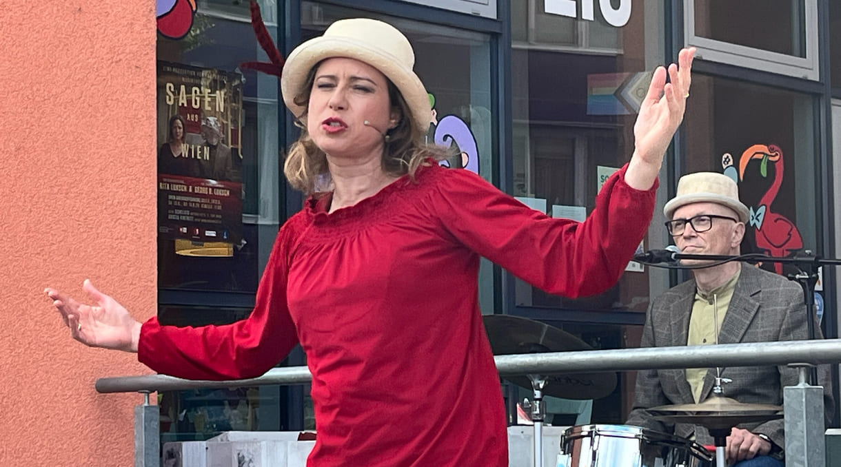 Rita Luksch erzählt lebendig Sagen aus wien, Georg O. Luksch untermalt atmosphärisch mit Musik
