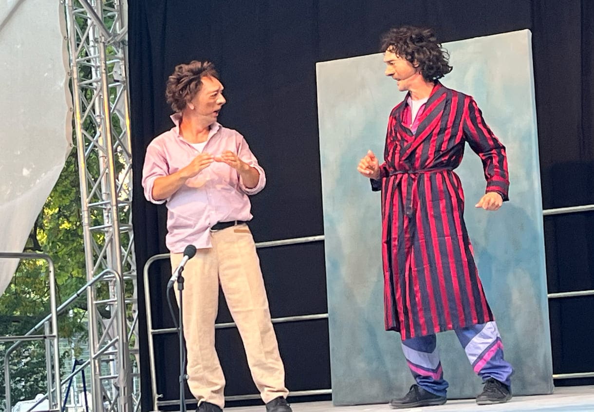 Francesco Procopio und Nikos Wölfl als Tom und Paul - nun mit getauschten Rollen im Haushalt