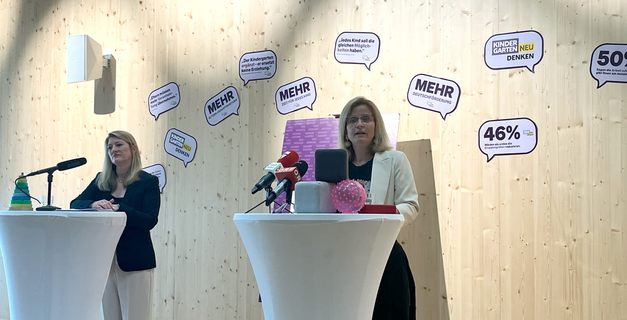 Bettina Emmerling udn Astrid Pany an den Mikrofonen