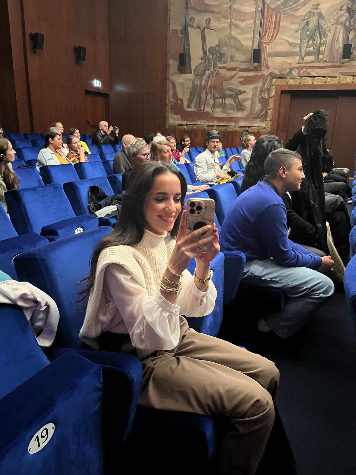 Schauspielerin Duyğu Arslan im Publikum