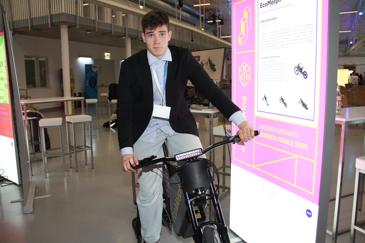 Andras Farkas auf seinem eBike