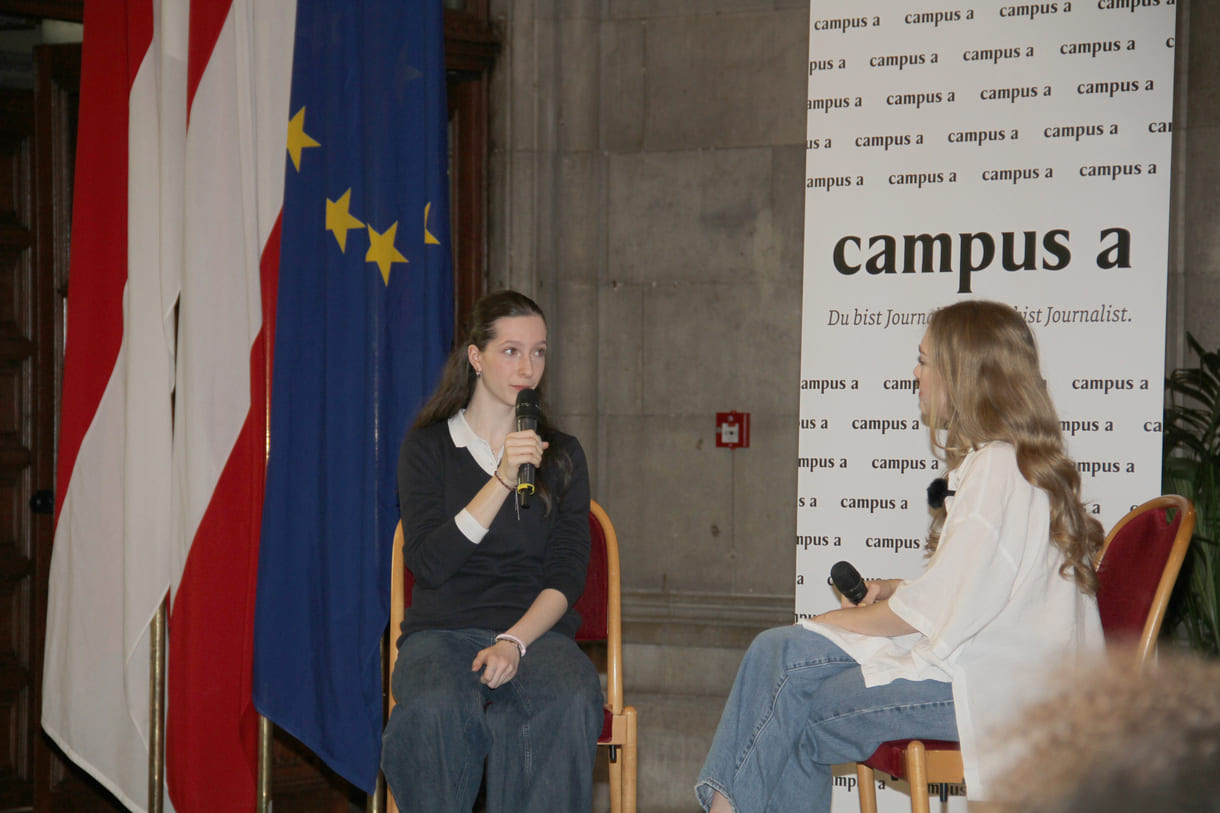 Ambra (rechts) interviewt Elena