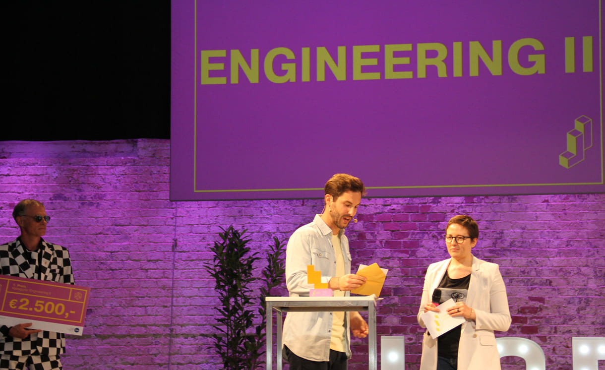 Engineering II: Jurysprecherin