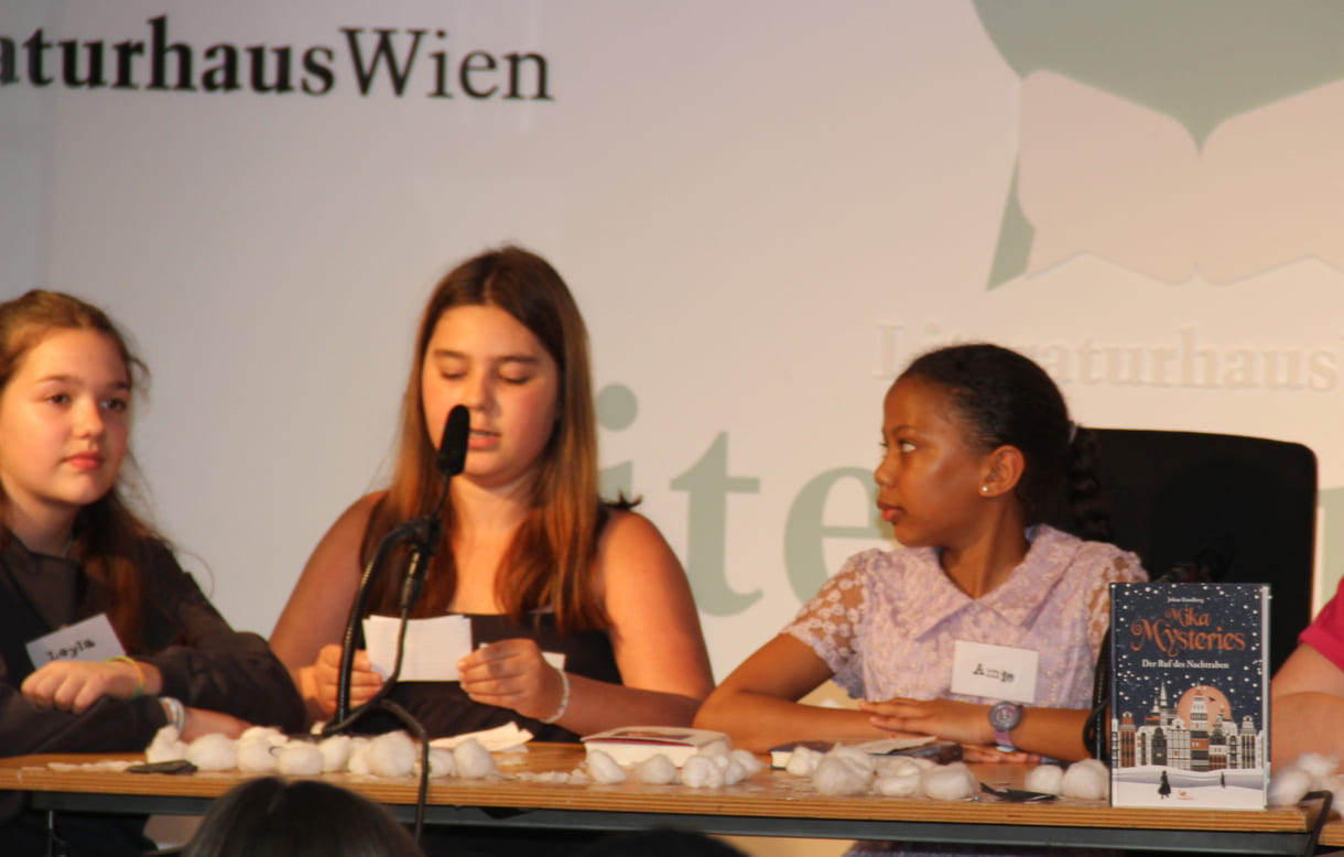 Eine der beiden jüngeren Jury-Gruppen: Carla, Emma, Kerem, Selma, Suren, Zeynep-Sara (alphabetisch sortiert; Alma, Kawa, Livio und Paul konnten bei der Preisverleihung nicht dabei sein)