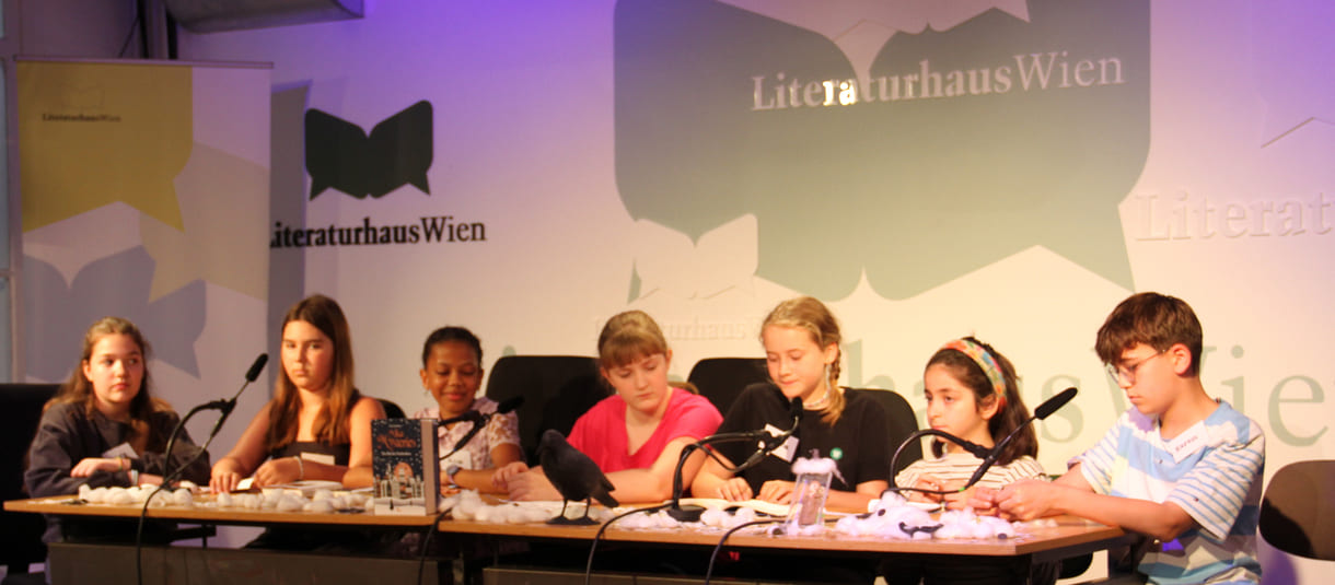 Eine der beiden jüngeren Jury-Gruppen: Carla, Emma, Kerem, Selma, Suren, Zeynep-Sara (alphabetisch sortiert; Alma, Kawa, Livio und Paul konnten bei der Preisverleihung nicht dabei sein)