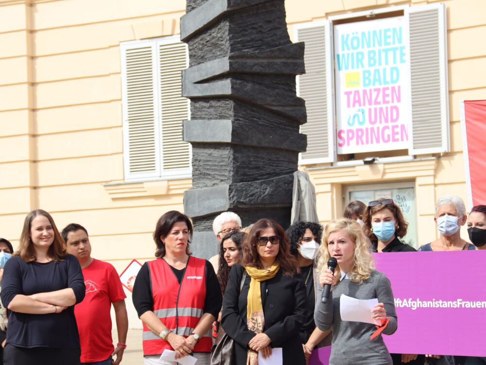 Kundgebung: Solidarität mit Afghanistans Frauen auf dem Wiener Platz der Menschenrechte
