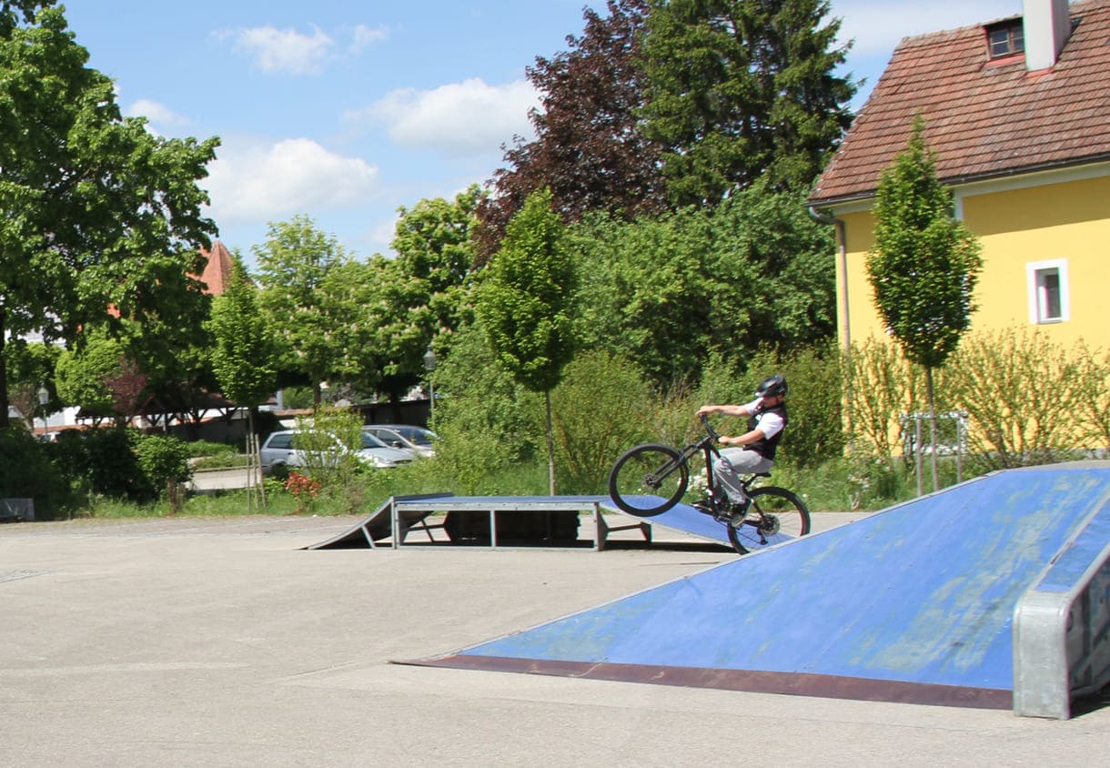 BMX-Radler auf der Berg- und Tal-Bahn