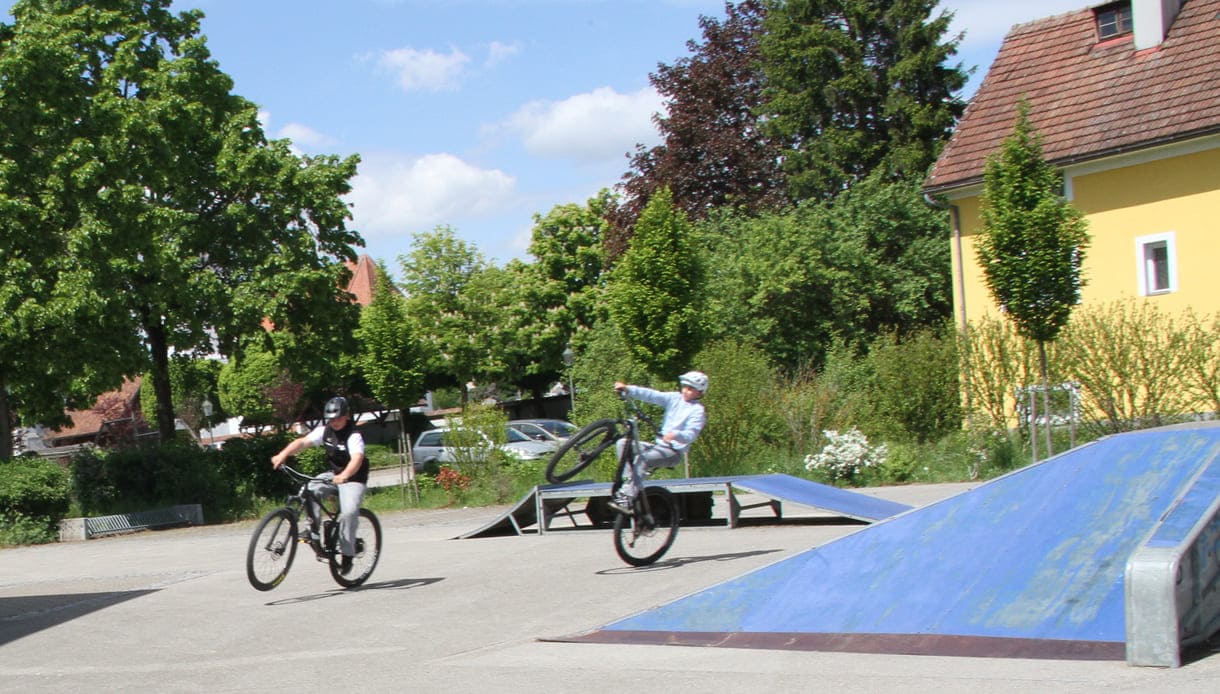 BMX-Radler auf der Berg- und Tal-Bahn