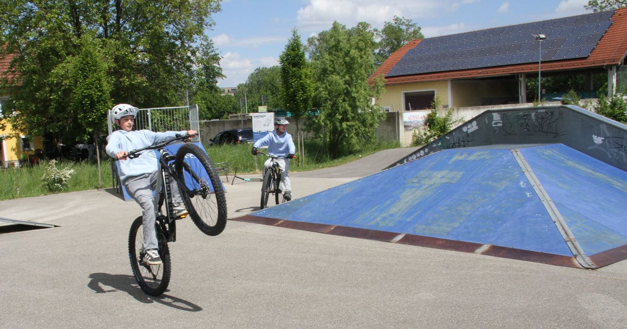 BMX-Radler auf der Berg- und Tal-Bahn