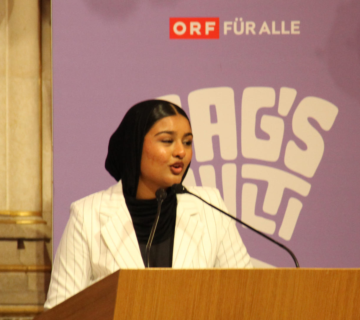 Fatima Sajad bei ihrer Rede