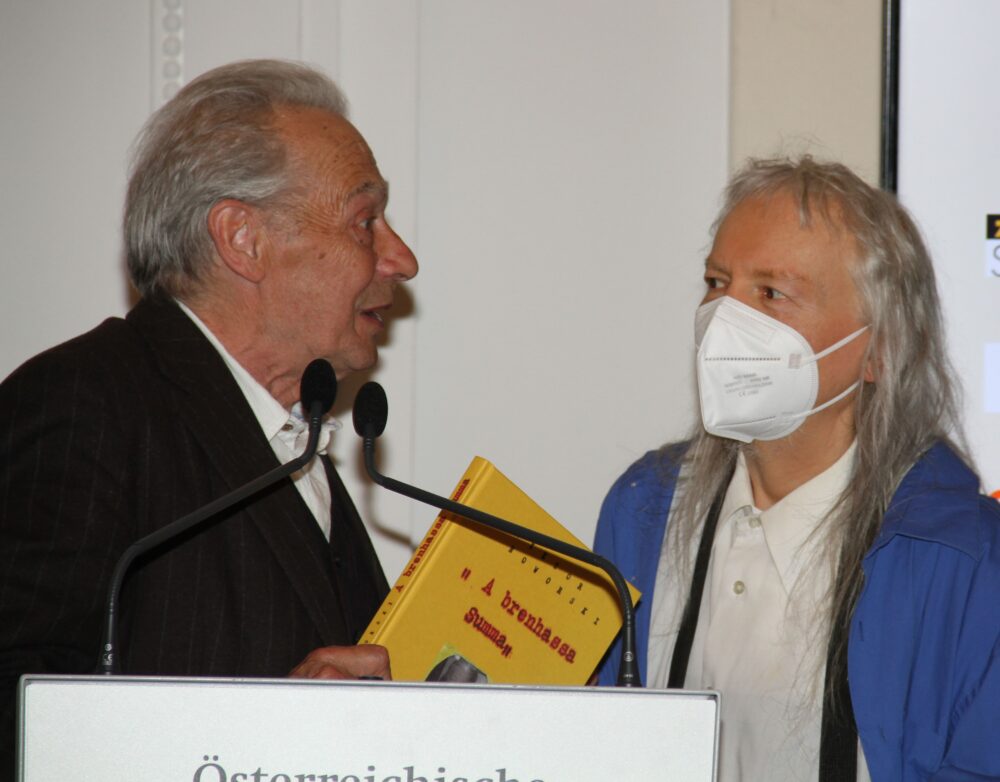 Felix Mitterer mit Voktor Noworski und dessen Buch