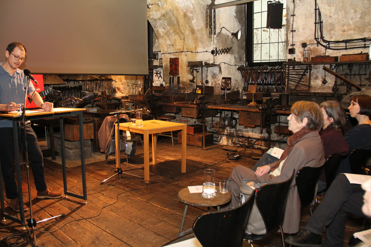 Fermin Suters Vortrag - Renate Welsh in der ersten Reihe