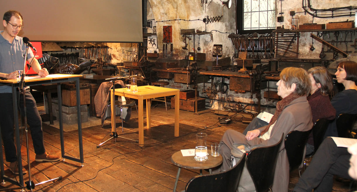 Fermin Suters Vortrag - Renate Welsh in der ersten Reihe