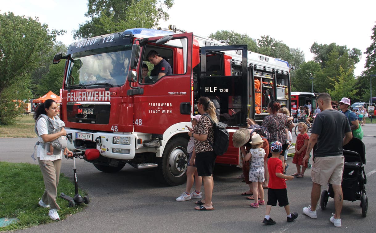 Was ist alles in einem Feuerwehr-Auto - das kann hier entdeckt werden