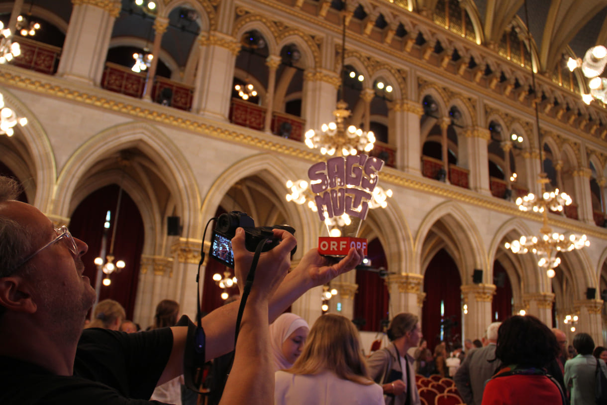 Fotograf mit einer der Trophäen