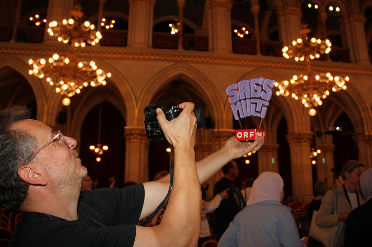 Fotograf mit einer der Trophäen