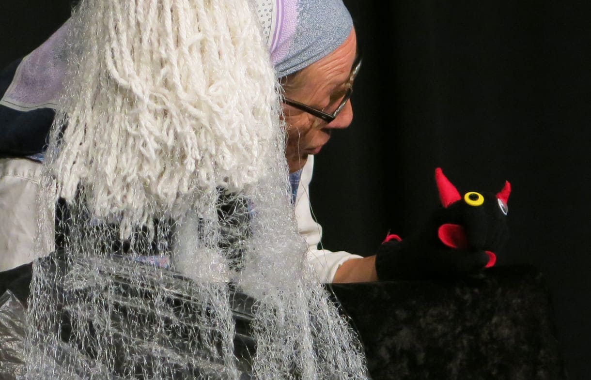 Szenenfoto aus "Das große Schöpfen" von und mit "Frau Franzi"