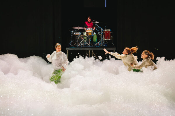 Szenenfoto aus "Fretten" im Kosmos Theater Wien