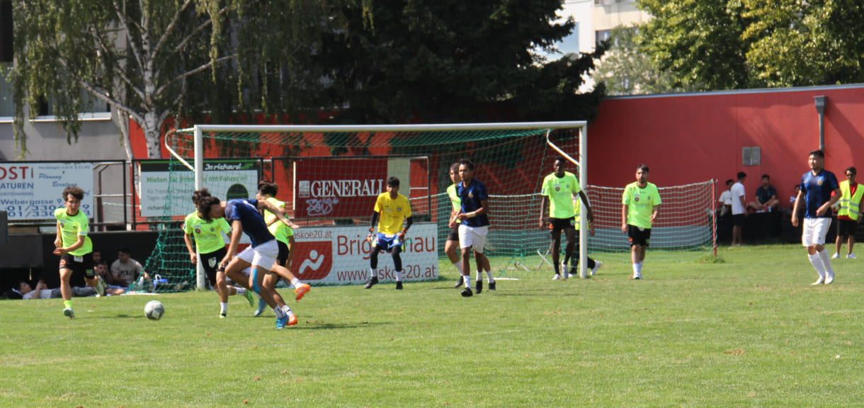 Kicken auf dem großen Feld