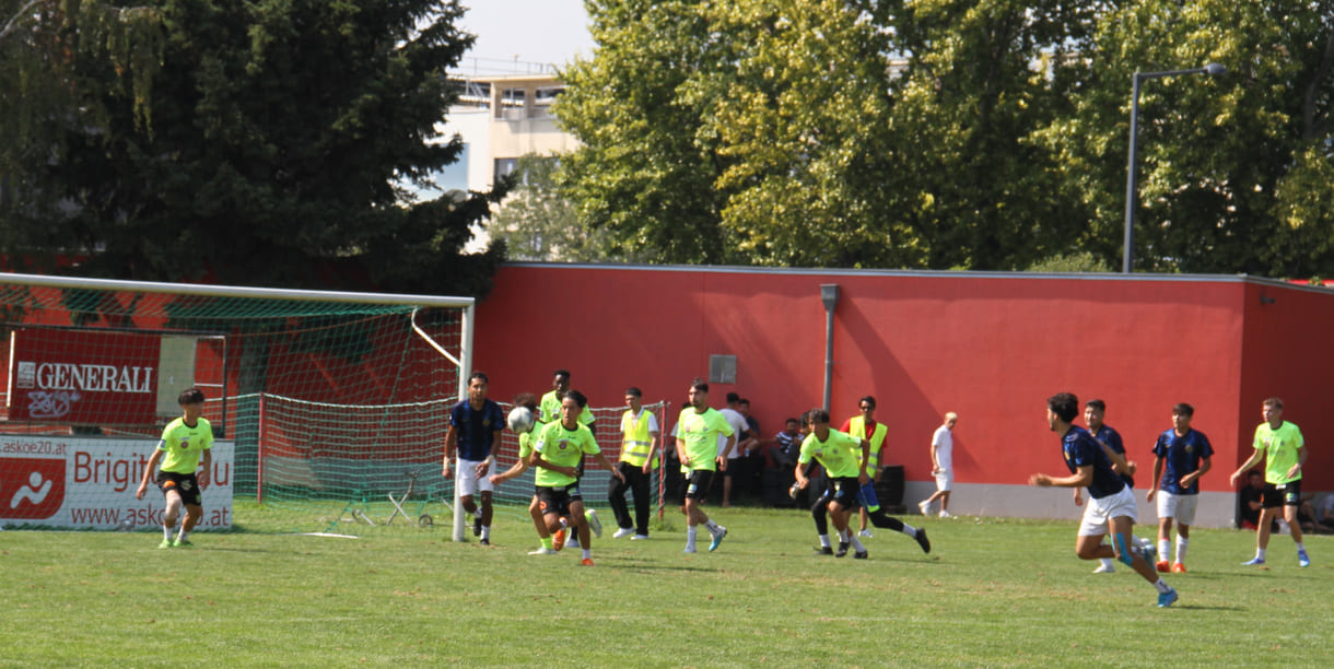 Kicken auf dem großen Feld