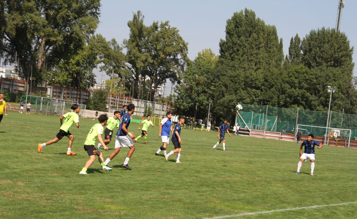 Kicken auf dem großen Feld