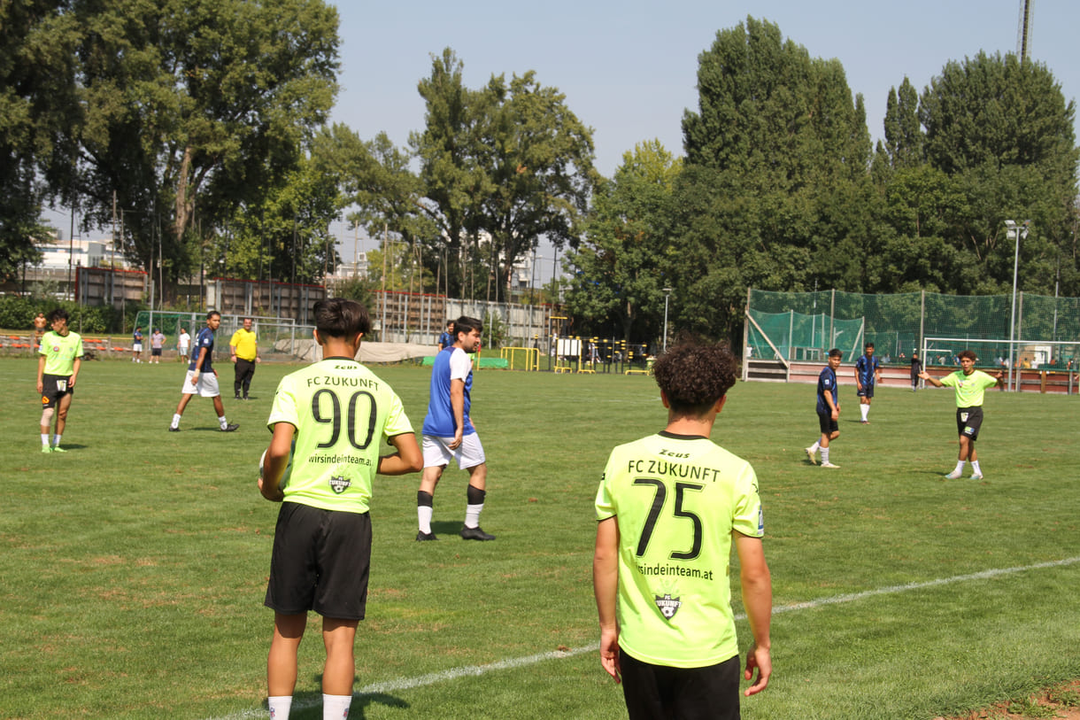 Kicken auf dem großen Feld