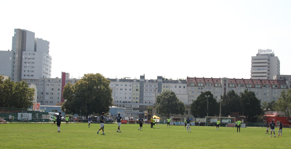 Kicken auf dem großen Feld