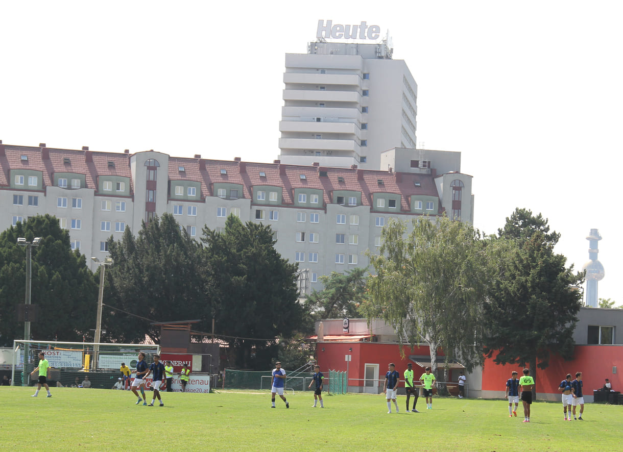 Kicken auf dem großen Feld