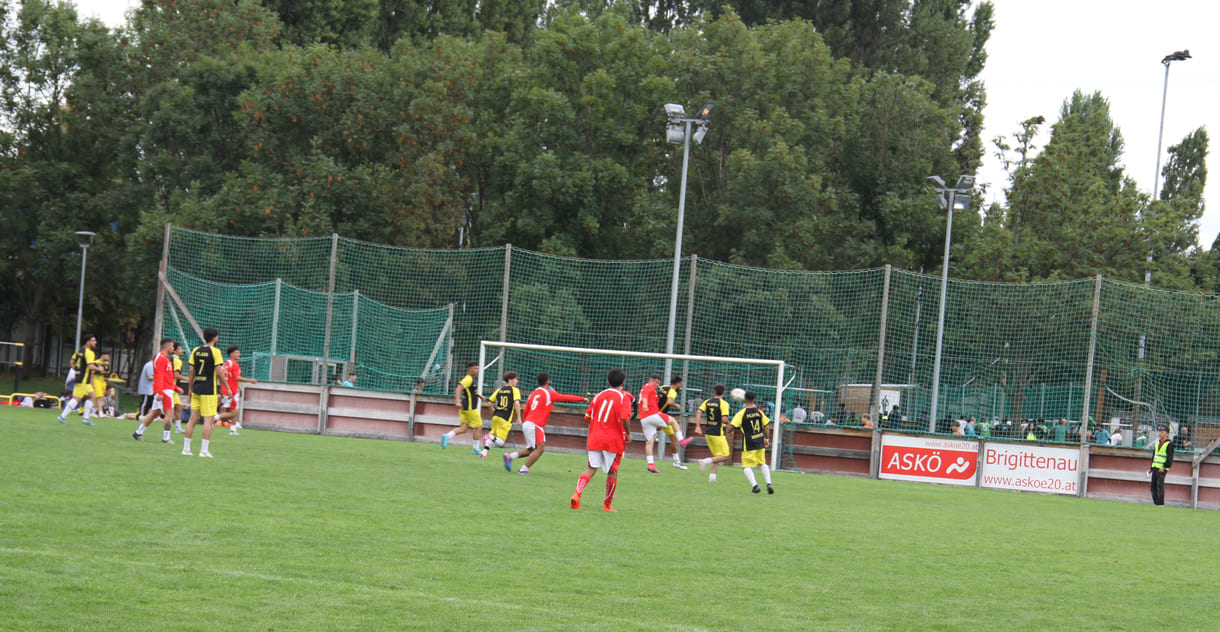 Fuball auf dem großen Spielfeld