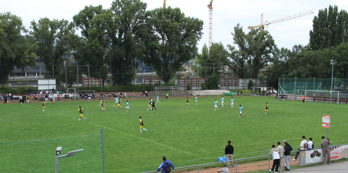--- No Change ---Fuball auf dem großen Spielfeld
