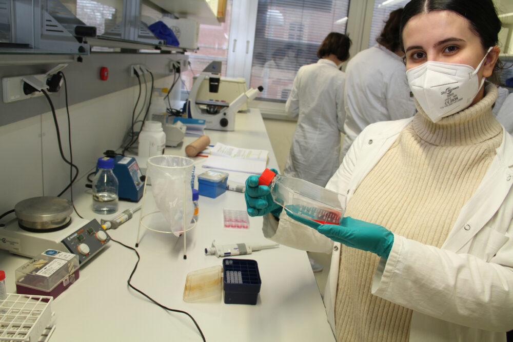 Gamze Öztaş, Studentin der Molekularen Biotechnologie