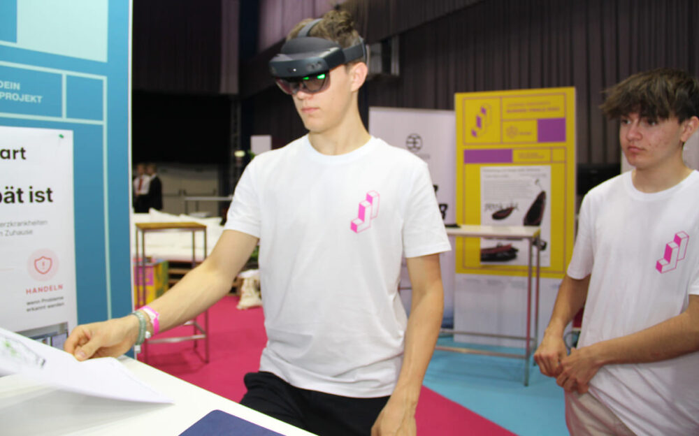 Mit VR-Brille kann eine 3D-Visualisierung des stylischen Sportgerätes angeschaut werden