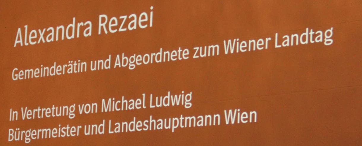 In Vertretung des Wiener Bürgermeisters begrüßte Gemeinderätin Alexandra Reaei die Festgäst:innen