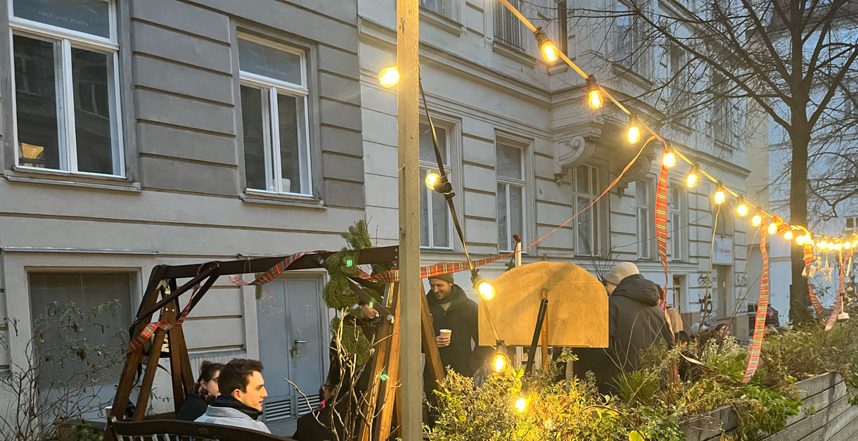 Apfeltee- und Punsch-Stand in der Grätzeloase Baumannstraße