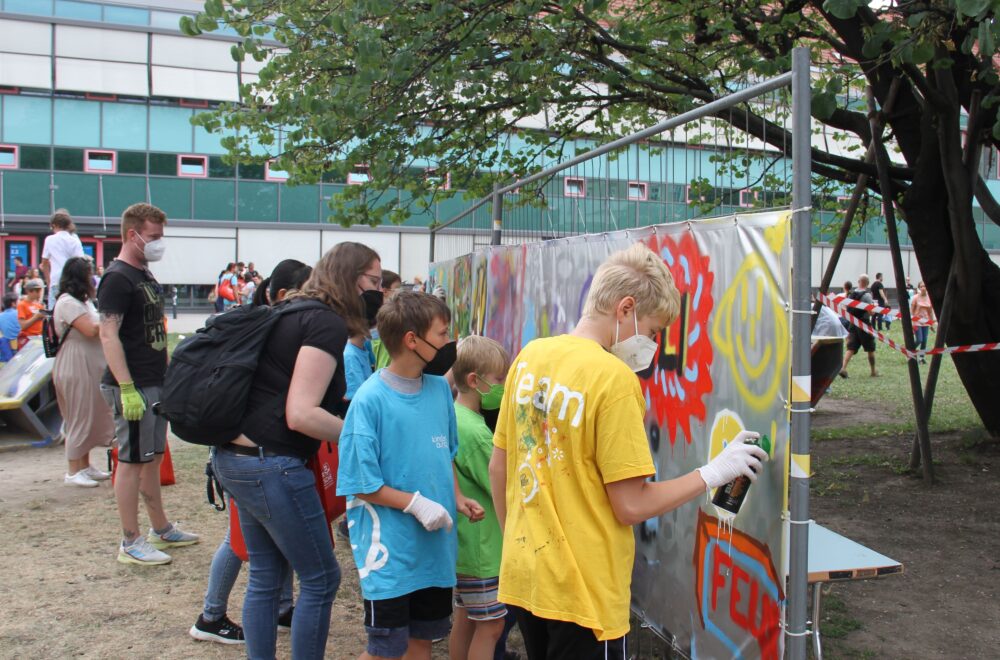 Graffiti-Workshop auf der Wiese