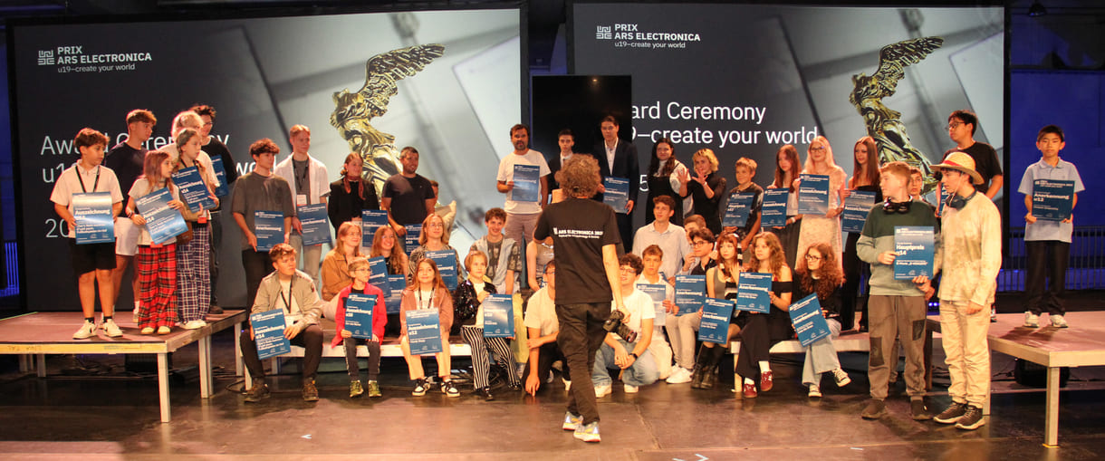 Ars Electronica-Fotograf organisiert das Großgruppenfoto