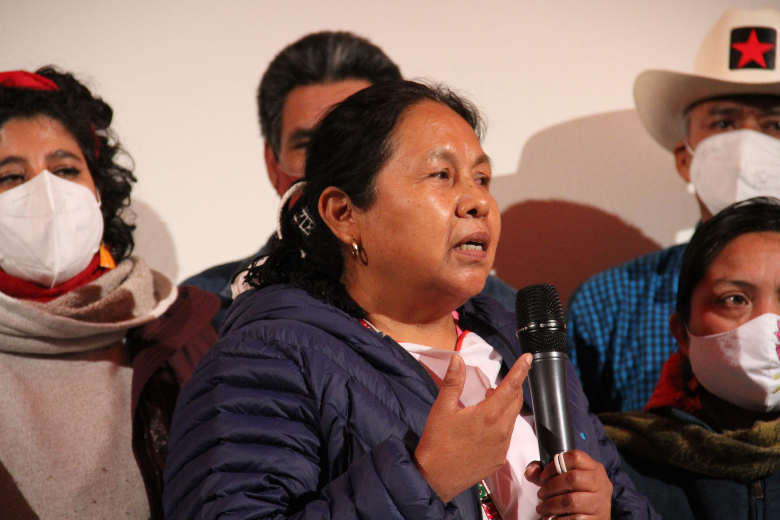 Delegation der Indigenas und Zapatistas in der Ovalhalle