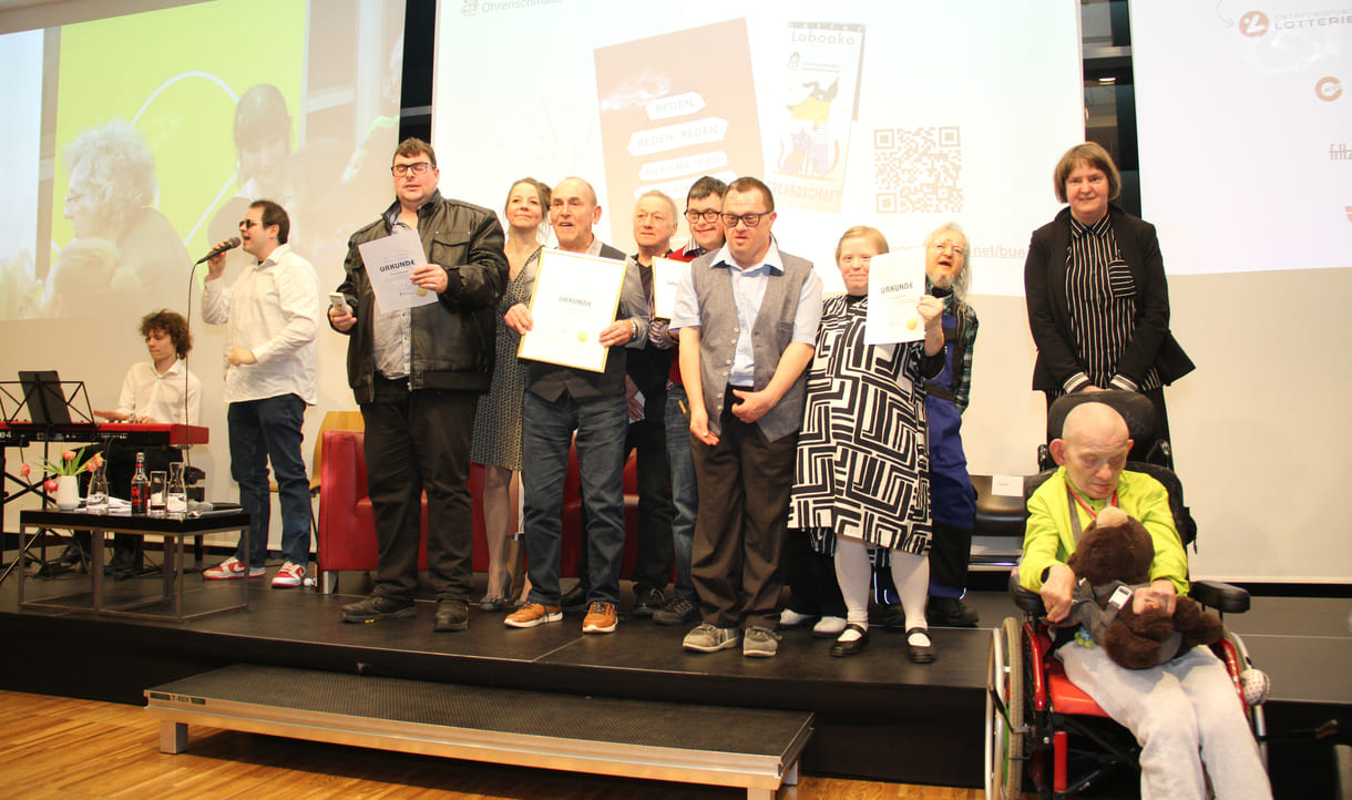 Gruppenfoto der anwesenden Ehrenlisten-Preisträger:innen