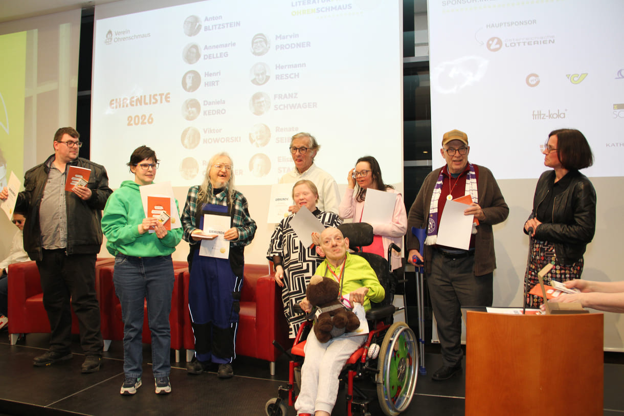 Gruppenfoto der anwesenden Ehrenlisten-Preisträger:innen