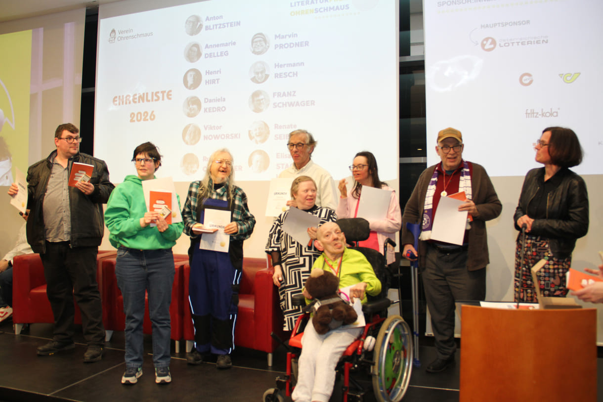 Gruppenfoto der anwesenden Ehrenlisten-Preisträger:innen