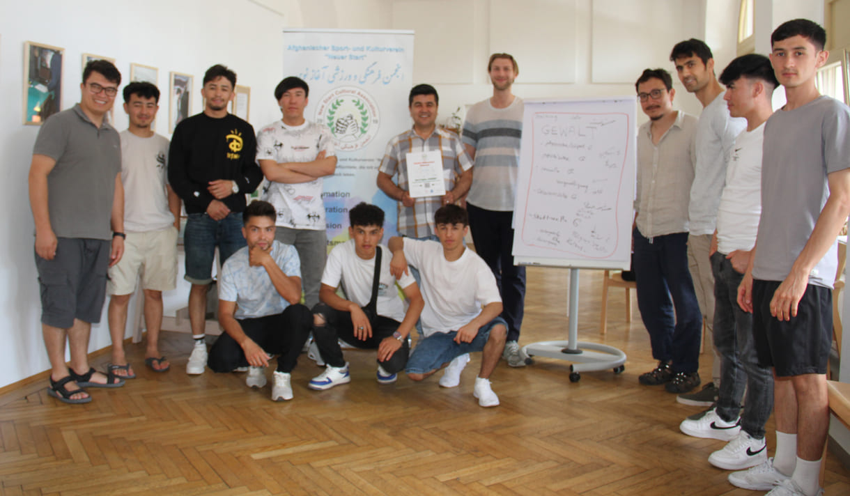 Gruppenfoto der (meisten) Teilnehmer - und Workshopleiter - der interkulturellen 